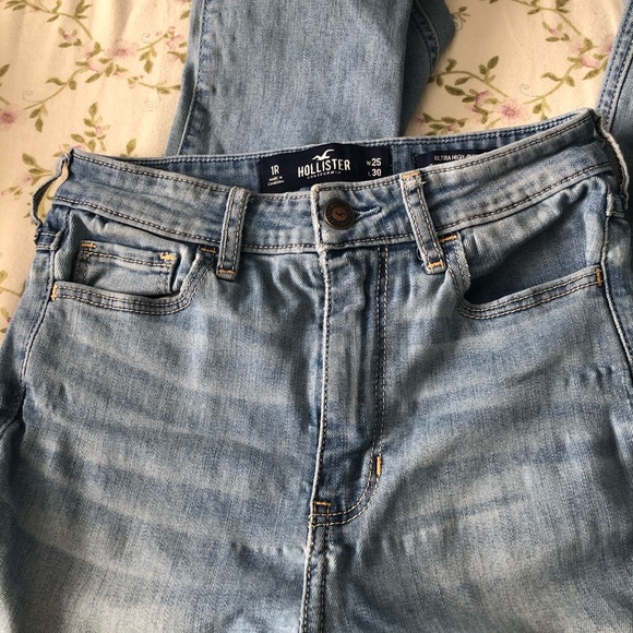 Hollister Skinny Jeans - Picture 2 of 3